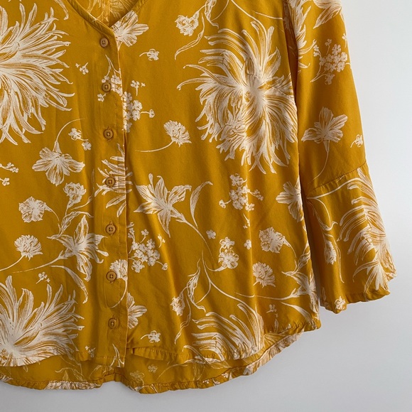 Obey floral button up top - Picture 2 of 8